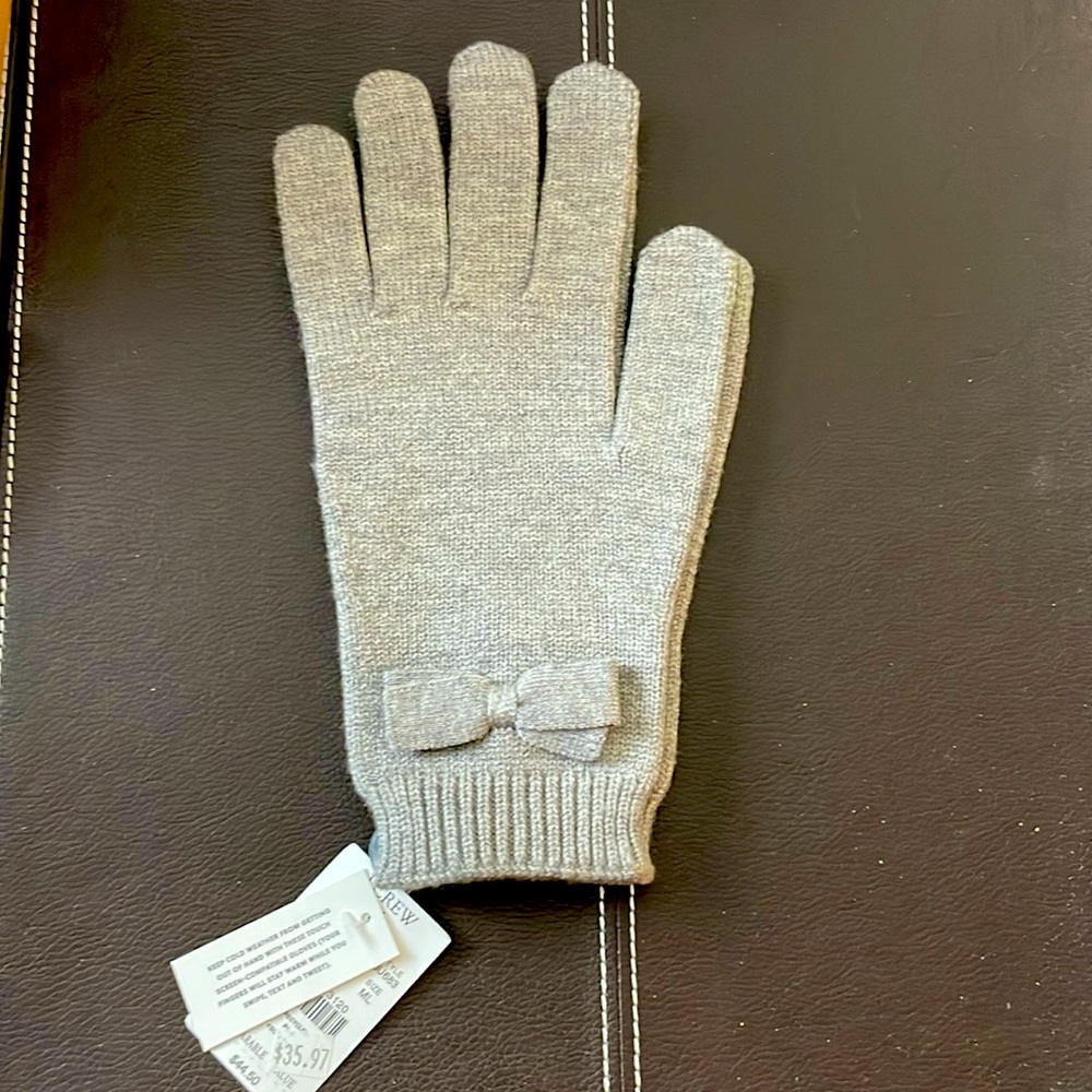 NWT j.Crew gray with subtle white, bow, warm gloves. Super soft and cute. M-L